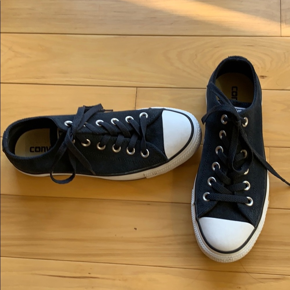 Converse - navy and white